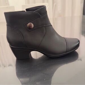 Clark’s Collection Emily Calle Boot Black Womens size 6